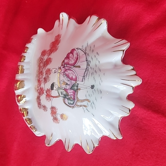 Other - Vintage Lidded Shell Dish with Colonial Couple and Gold Outline